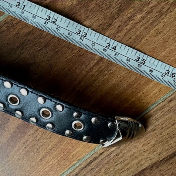 🌷90's Vintage Silver Metal Mesh Belt made in Vancouver - Picture 7 of 9